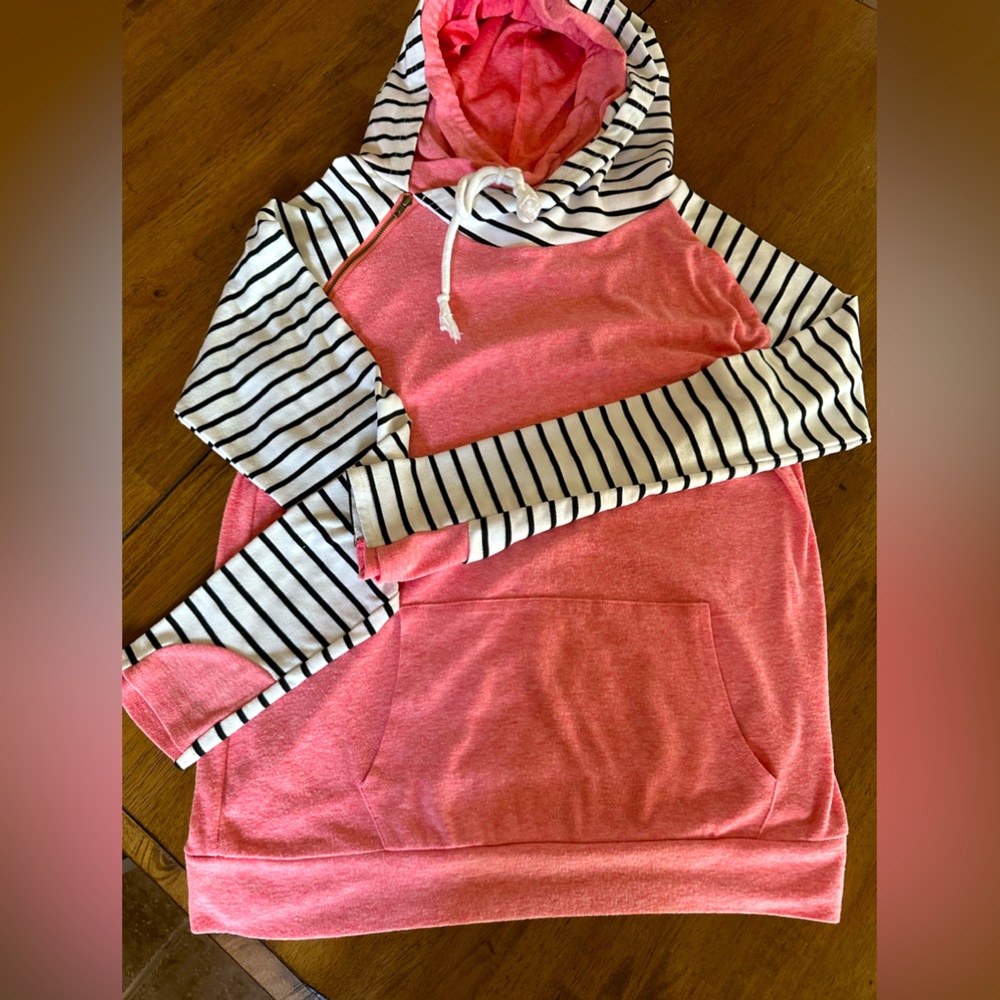 Light weight tunic style sweatshirt.
